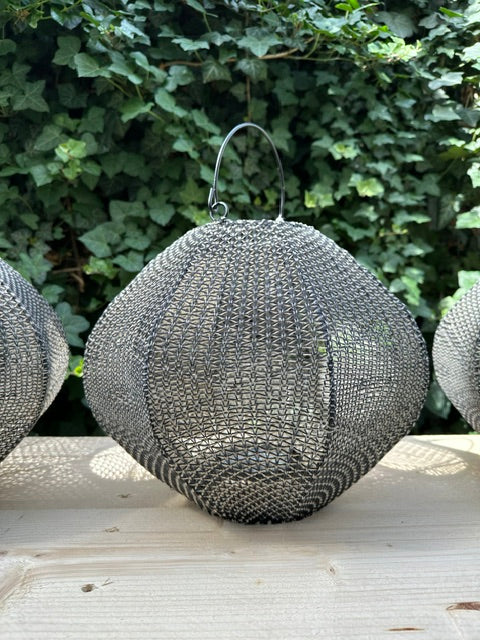 Faros Laterne Schwarz – zeitlose Eleganz für drinnen und draußen